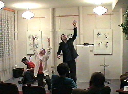 Prokop Holoubek, Jiří Nezhyba a Petr Marek v představení ARTEFAKTITIDA, Týništi nad Orlicí, 2000