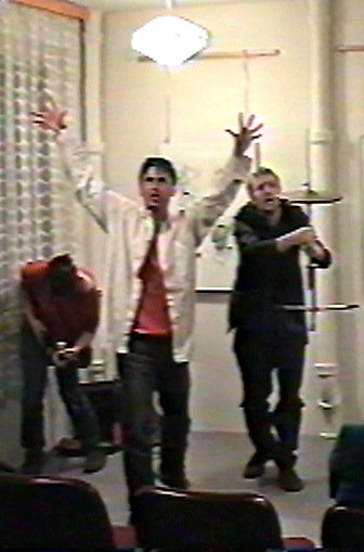 Prokop Holoubek, Jiří Nezhyba a Petr Marek v představení ARTEFAKTITIDA v Týništi nad Orlicí, 2000